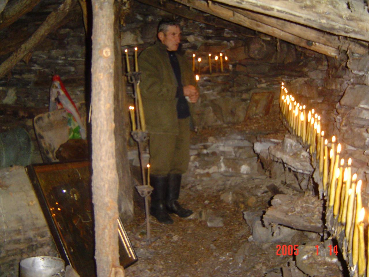 Pilo Baghiauri, New
              Years midnight ceremony 2005, Gogolaurta